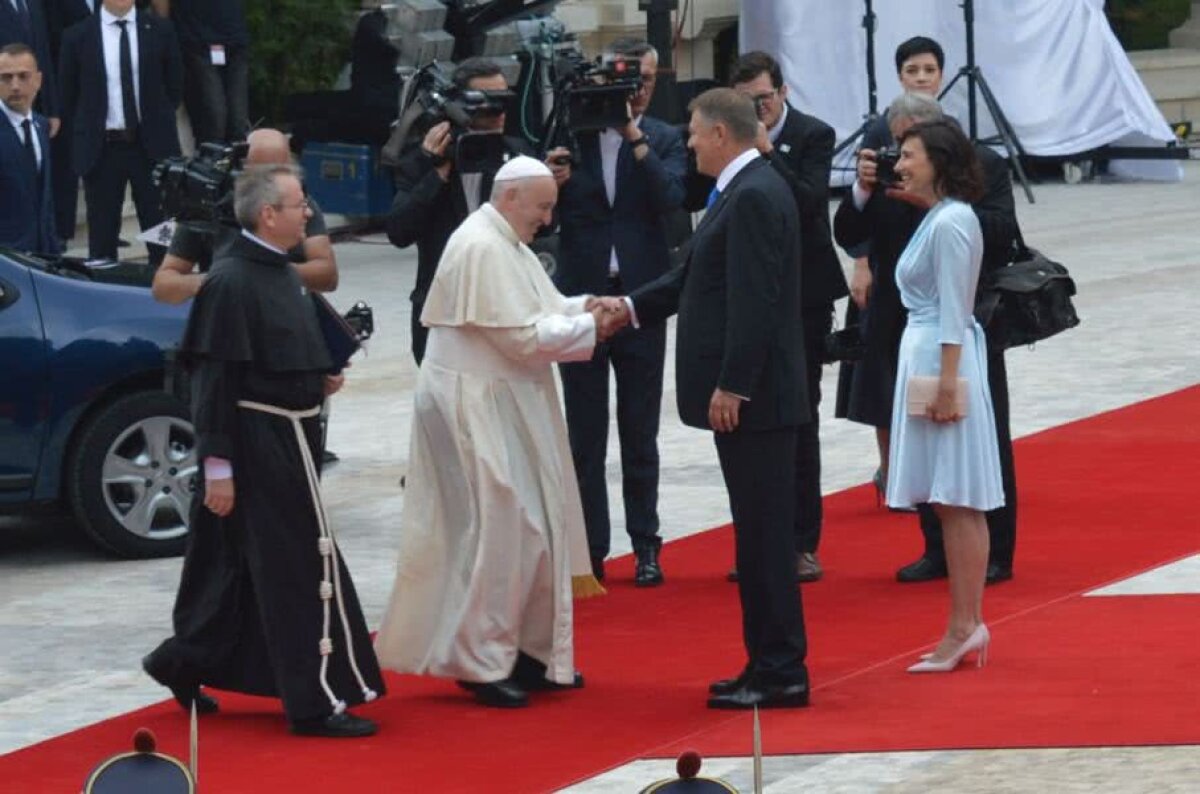 GALERIE FOTO PAPA FRANCISC LA BUCUREȘTI // Suveranul Pontif a petrecut prima zi în mijlocul autorităților și pelerinilor din România: „Să mergem împreună!”