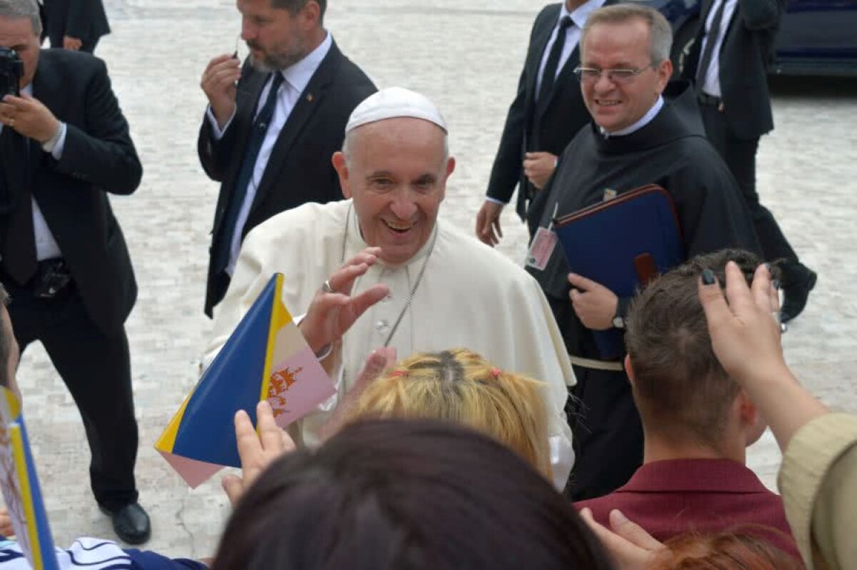 GALERIE FOTO PAPA FRANCISC LA BUCUREȘTI // Suveranul Pontif a petrecut prima zi în mijlocul autorităților și pelerinilor din România: „Să mergem împreună!”