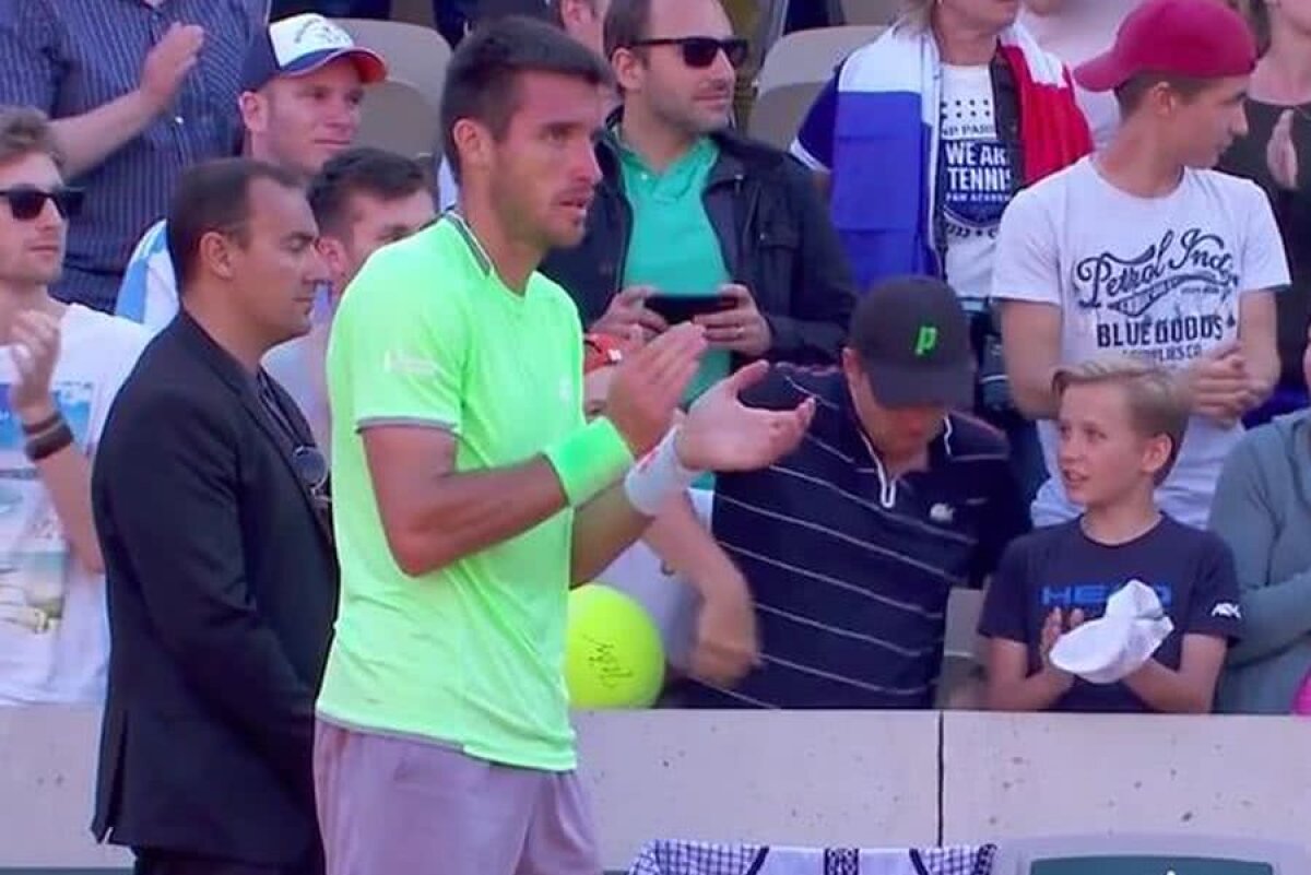 ROLAND GARROS 2019 // VIDEO + FOTO EMOȚIONANT Nicolas Mahut, despărțire în lacrimi după ultimul meci al carierei! Francezul și-a luat adio de la tenis în brațele copilului, iar adversarul a început să plângă!