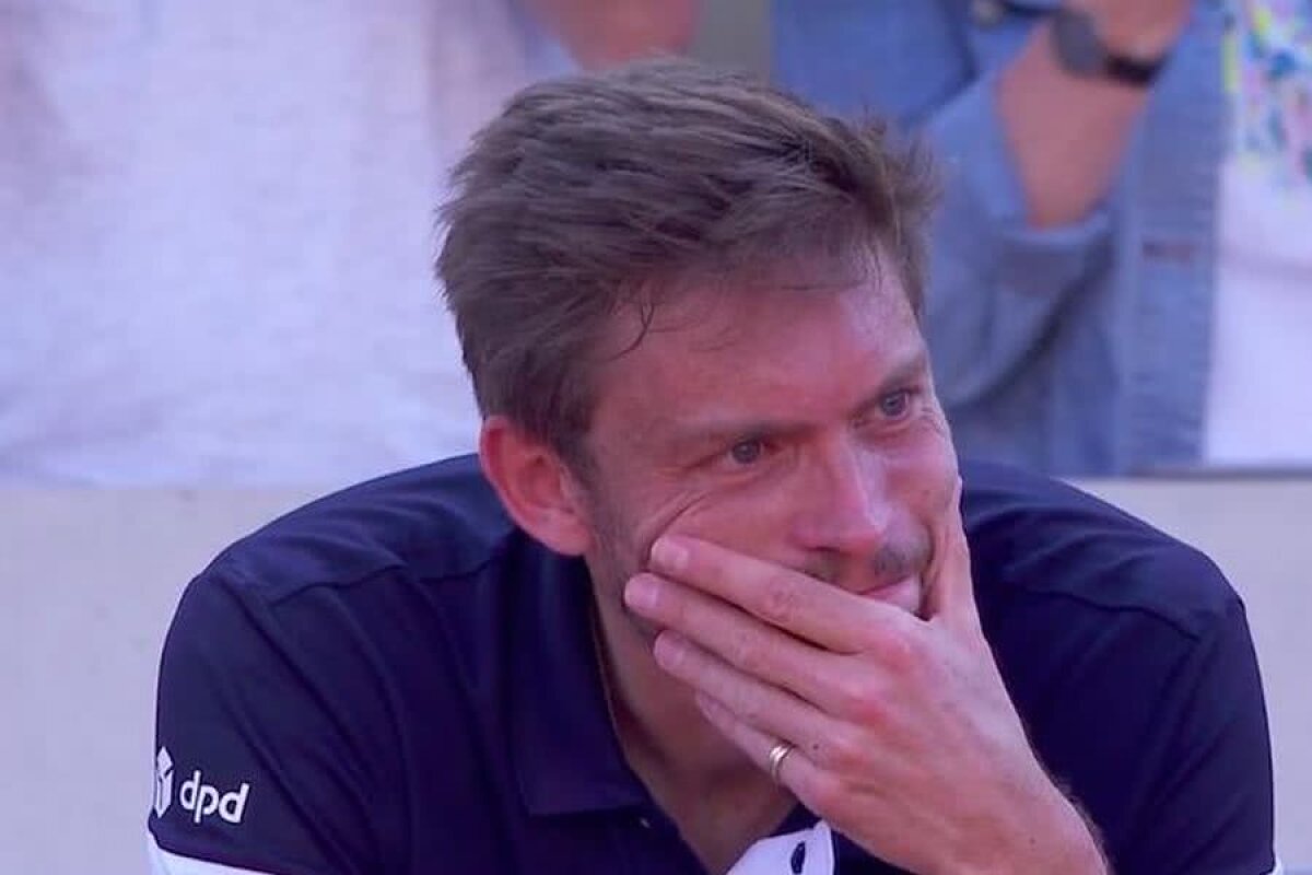 ROLAND GARROS 2019 // VIDEO + FOTO EMOȚIONANT Nicolas Mahut, despărțire în lacrimi după ultimul meci al carierei! Francezul și-a luat adio de la tenis în brațele copilului, iar adversarul a început să plângă!