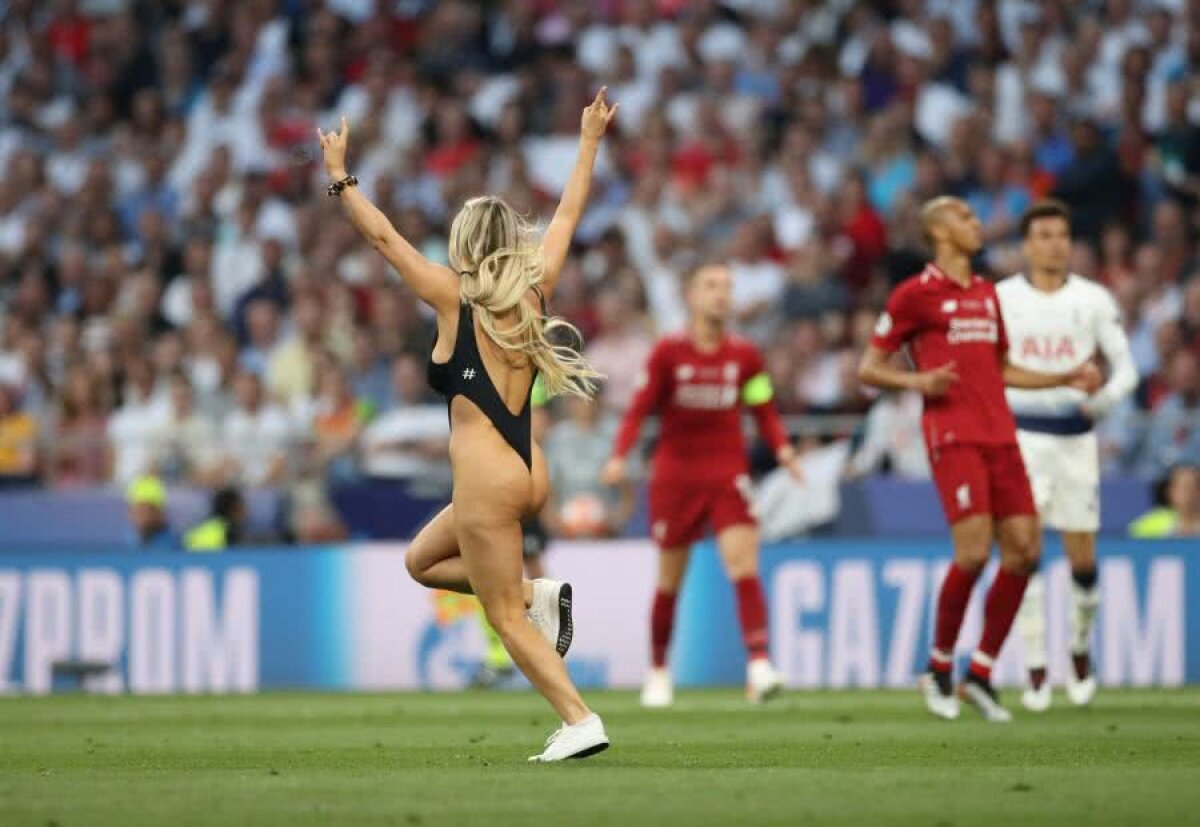 TOTTENHAM - LIVERPOOL 0-2 // GALERIE FOTO Interzis minorilor! Posturile TV nu au putut da imaginile cu blonda dezbrăcată care a întrerupt finala Ligii Campionilor