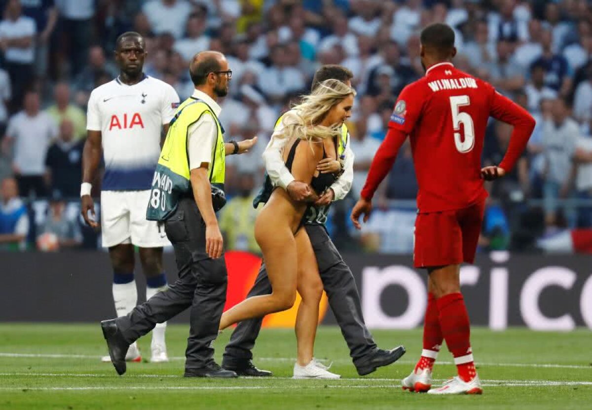 TOTTENHAM - LIVERPOOL 0-2 // GALERIE FOTO Interzis minorilor! Posturile TV nu au putut da imaginile cu blonda dezbrăcată care a întrerupt finala Ligii Campionilor