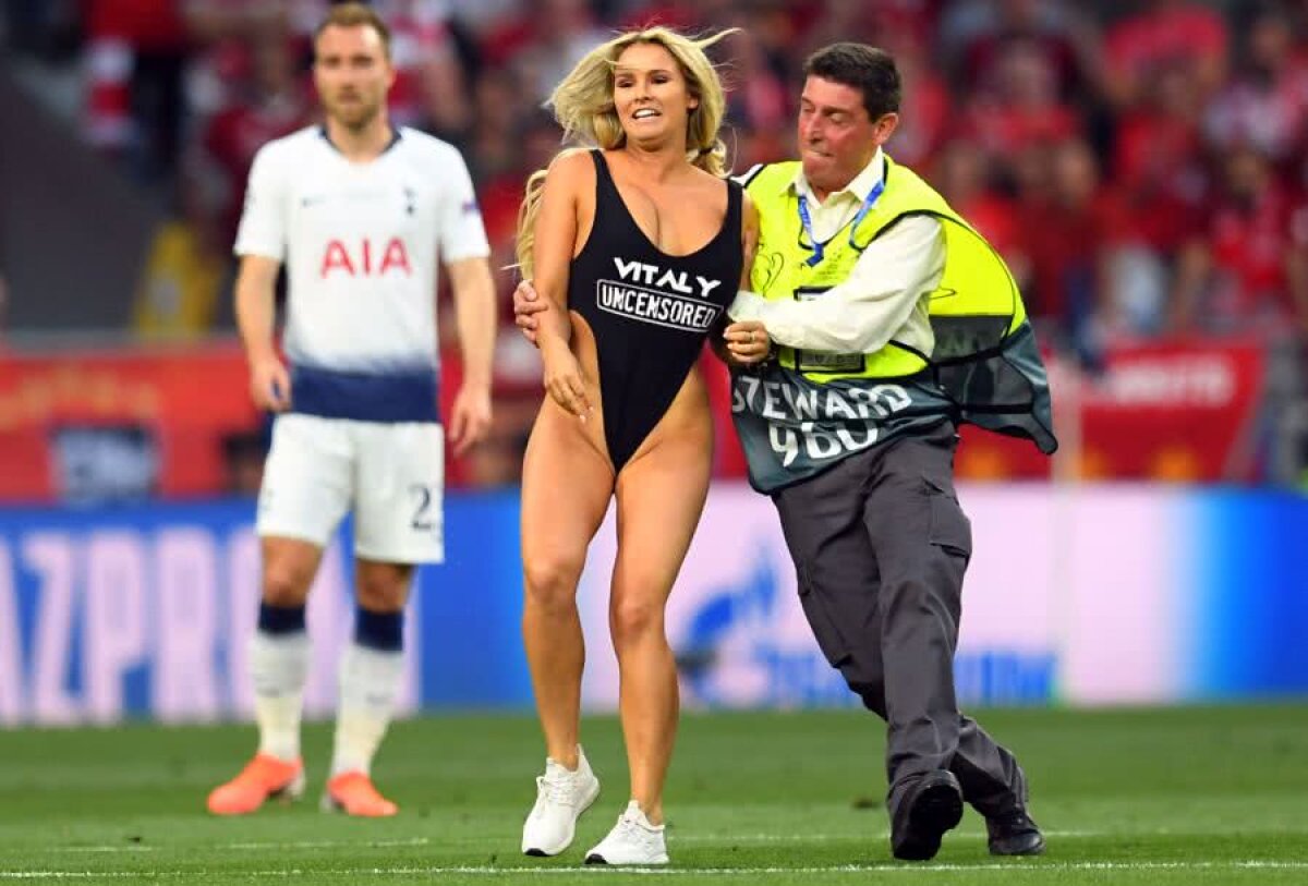 VIDEO + FOTO Ce s-a întâmplat cu Kinsey Wolanski după ce a intrat pe teren la finala Champions League » Imagini din afara stadionului