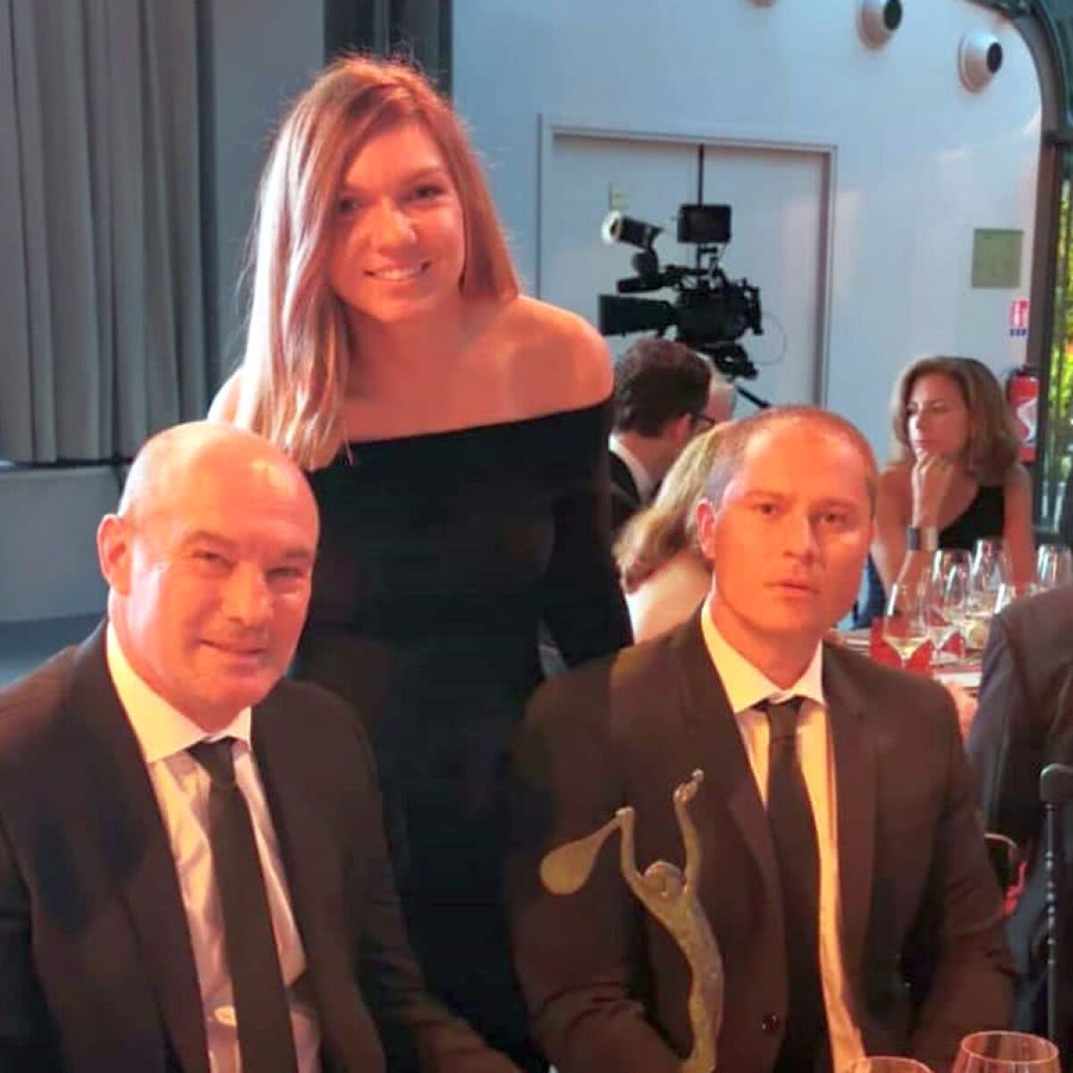SIMONA HALEP - AMANDA ANISIMOVA // VIDEO + FOTO Simona Halep, premiată de Federația Internațională înainte de sferturile de la Roland Garros