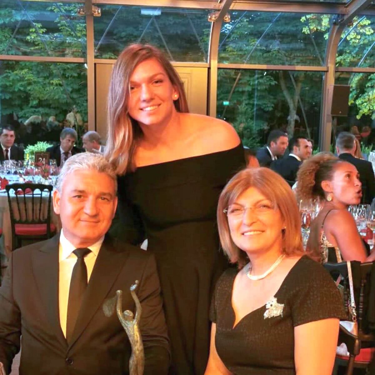 SIMONA HALEP - AMANDA ANISIMOVA // VIDEO + FOTO Simona Halep, premiată de Federația Internațională înainte de sferturile de la Roland Garros