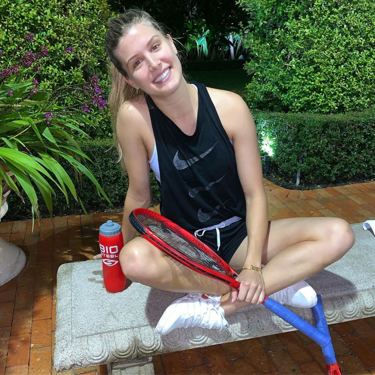 VIDEO HOT Eugenie Bouchard a renunțat la inhibiții și s-a schimbat în plină stradă: transpira și se vedea tot!
