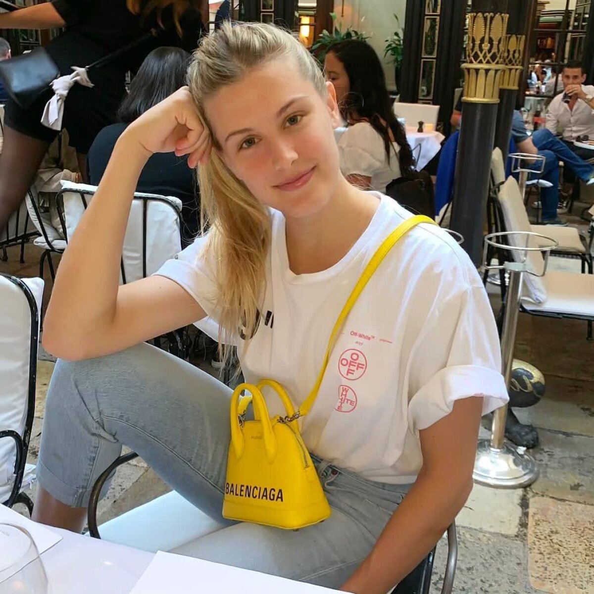 VIDEO HOT Eugenie Bouchard a renunțat la inhibiții și s-a schimbat în plină stradă: transpira și se vedea tot!
