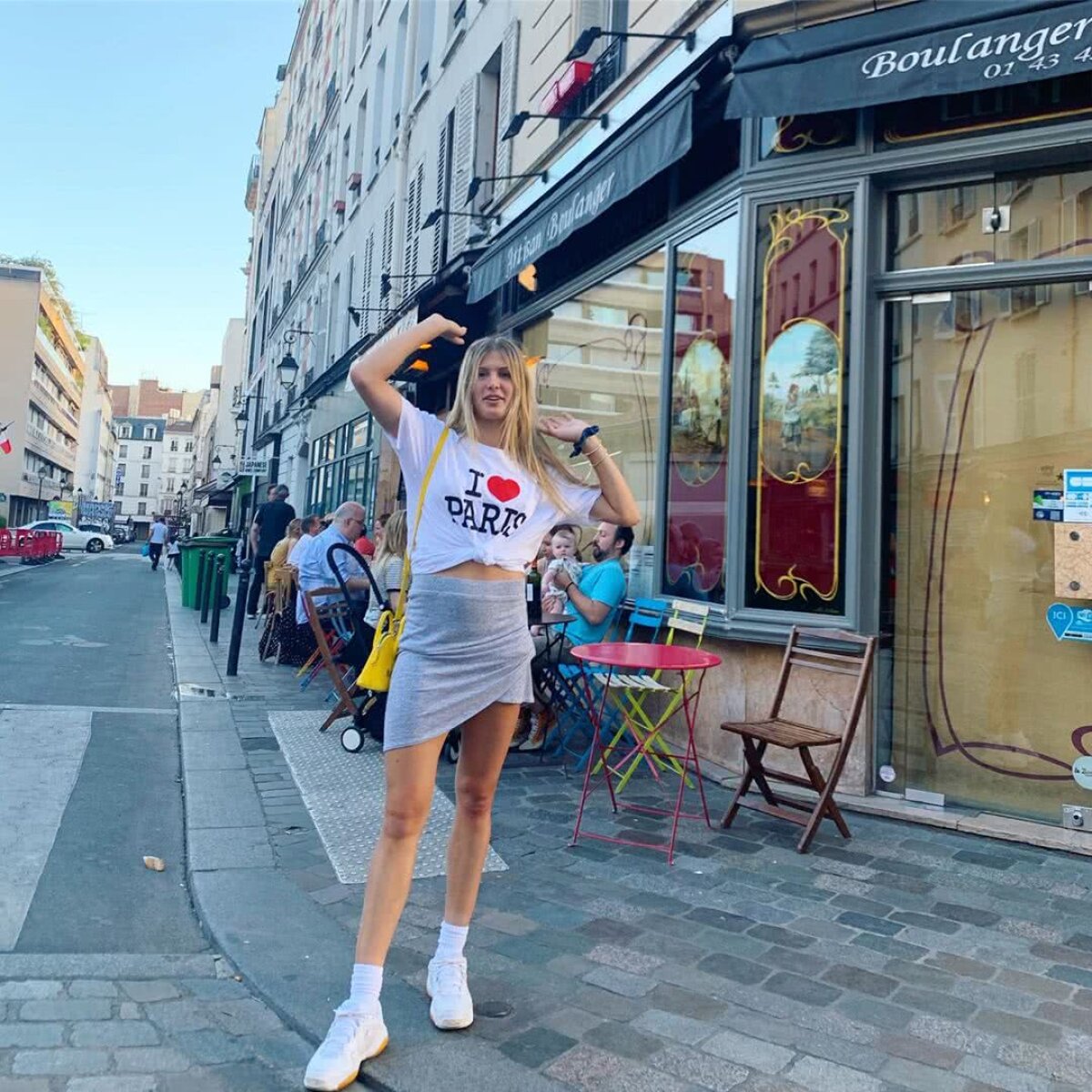 VIDEO HOT Eugenie Bouchard a renunțat la inhibiții și s-a schimbat în plină stradă: transpira și se vedea tot!