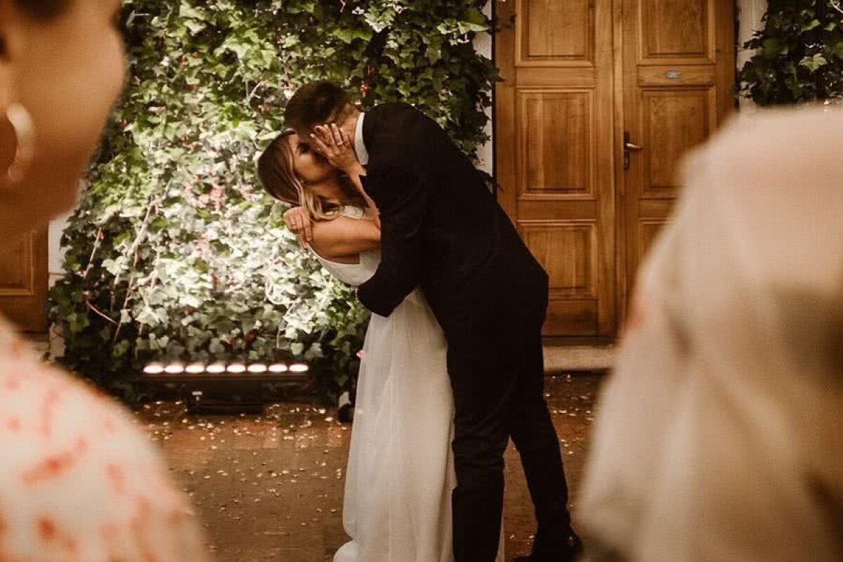 FOTO Nuntă în mare secret » Bombardierul lui Milan s-a căsătorit într-un castel polonez