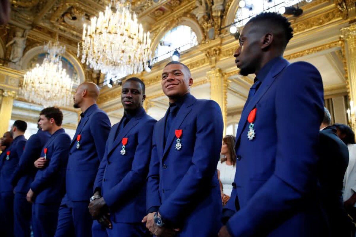GALERIE FOTO // Jucătorii din naționala Franței, decoraţi cu „Legiunea de Onoare”, pentru titlul mondial din 2018