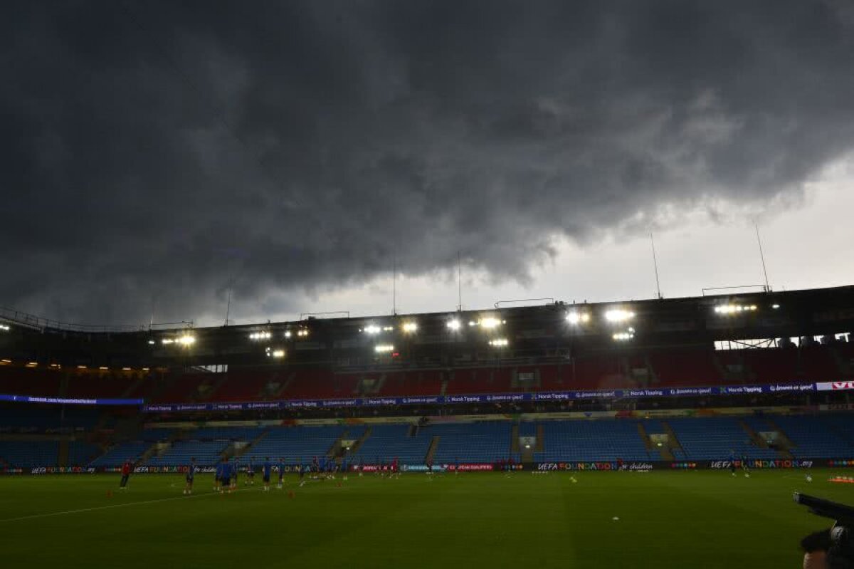 NORVEGIA - ROMÂNIA, PRELIMINARII EURO 2020 // VIDEO + FOTO Ploaie torențială la antrenamentul oficial al „tricolorilor”