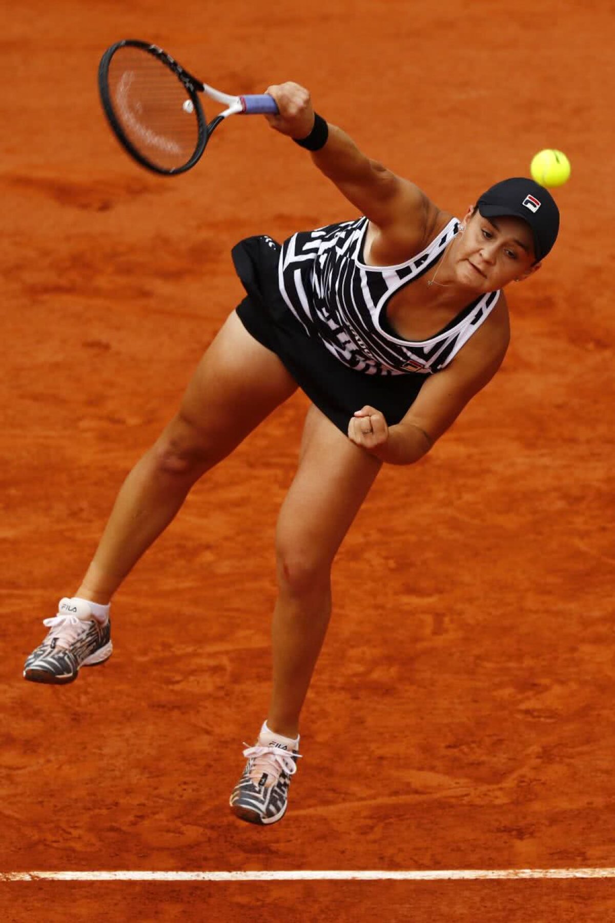 ROLAND GARROS // FOTO Marketa Vondrousova  și Ashleigh Barty joacă în finala de la Roland Garros! Semifinale entuziasmante, cu reveniri uluitoare