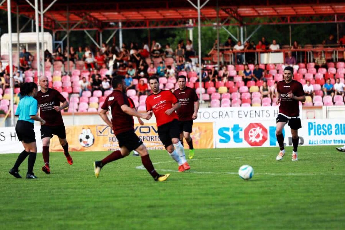 DINAMO - RAPID, OLD BOYS //  FOTO + VIDEO // Spectacol la meciul caritabil din „Ștefan cel Mare” : legendele lui Rapid au învins clar Dinamo