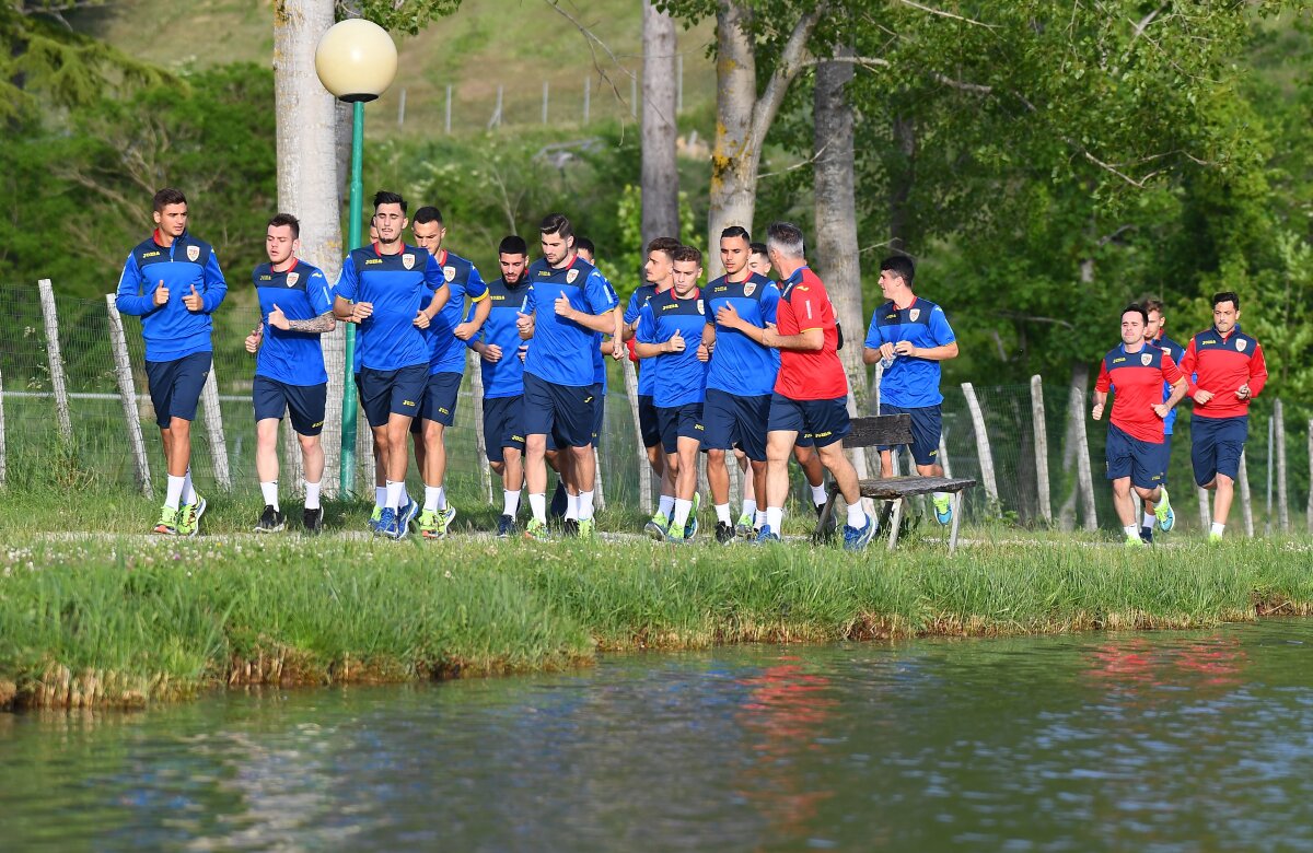 ROMÂNIA U21 // GALERIE FOTO + VIDEO Mirel Rădoi, primul antrenament al naționalei U21 în cantonamentul din Italia: „Ușor, să nu transpirați!” » Imagini în exclusivitate din Bagno di Romagna