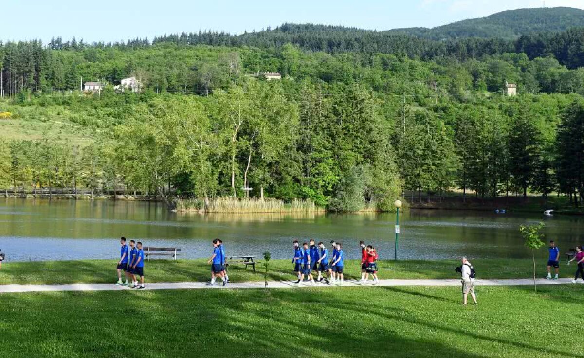 ROMÂNIA U21 // GALERIE FOTO + VIDEO Mirel Rădoi, primul antrenament al naționalei U21 în cantonamentul din Italia: „Ușor, să nu transpirați!” » Imagini în exclusivitate din Bagno di Romagna