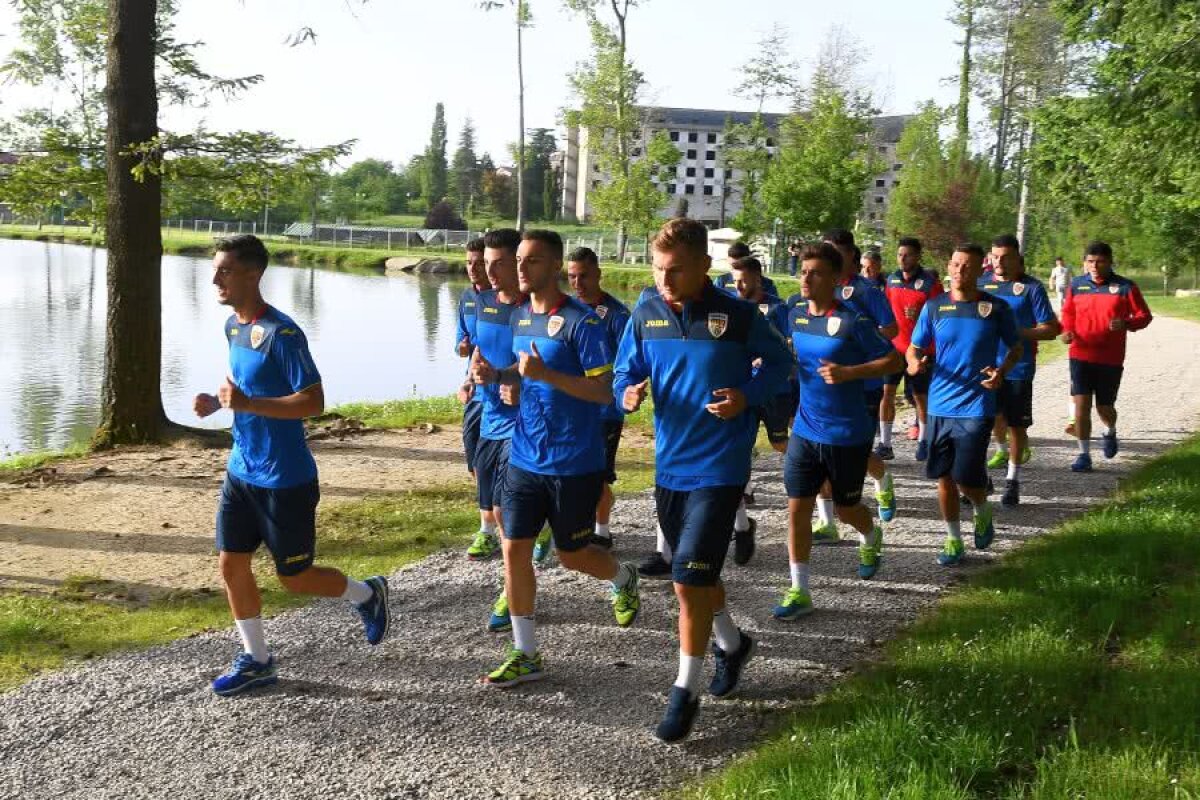 ROMÂNIA U21 // GALERIE FOTO + VIDEO Mirel Rădoi, primul antrenament al naționalei U21 în cantonamentul din Italia: „Ușor, să nu transpirați!” » Imagini în exclusivitate din Bagno di Romagna