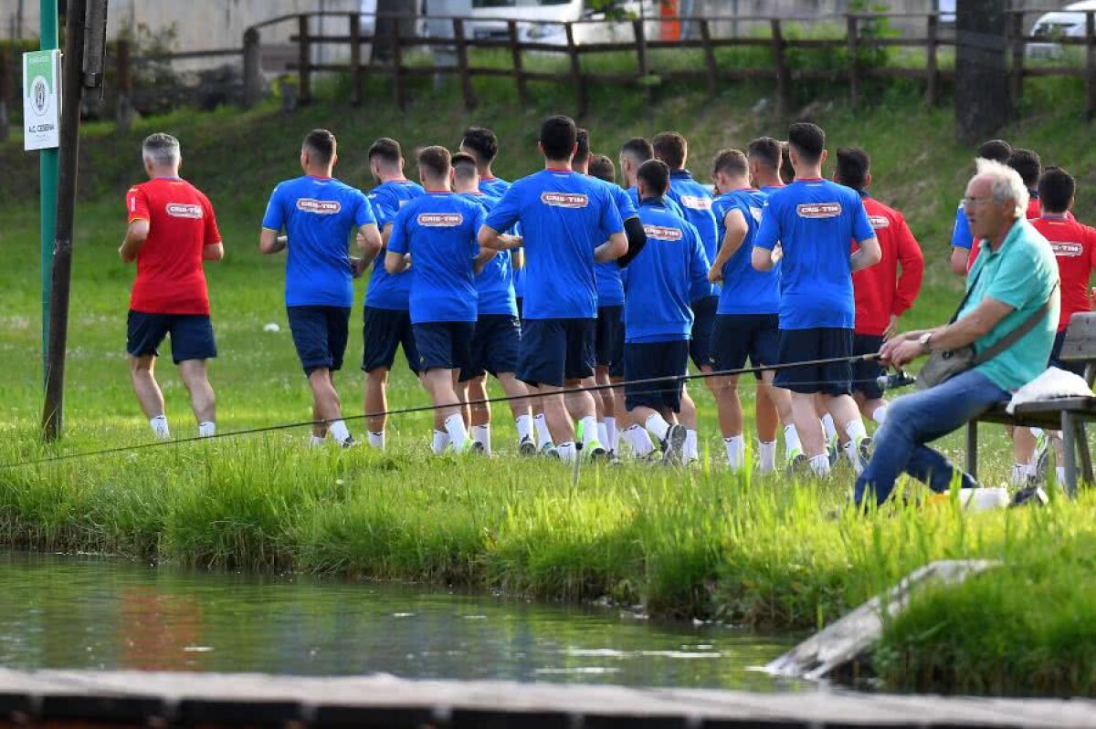 ROMÂNIA U21 // GALERIE FOTO + VIDEO Mirel Rădoi, primul antrenament al naționalei U21 în cantonamentul din Italia: „Ușor, să nu transpirați!” » Imagini în exclusivitate din Bagno di Romagna