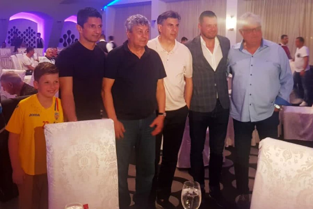 NORVEGIA - ROMÂNIA 2-2 // FOTO EXCLUSIV În frunte cu Răzvan și Mircea Lucescu, legendele lui Dinamo și Rapid au urmărit remiza naționalei dintr-un local de fițe: „Mai mult curaj, băieți!”