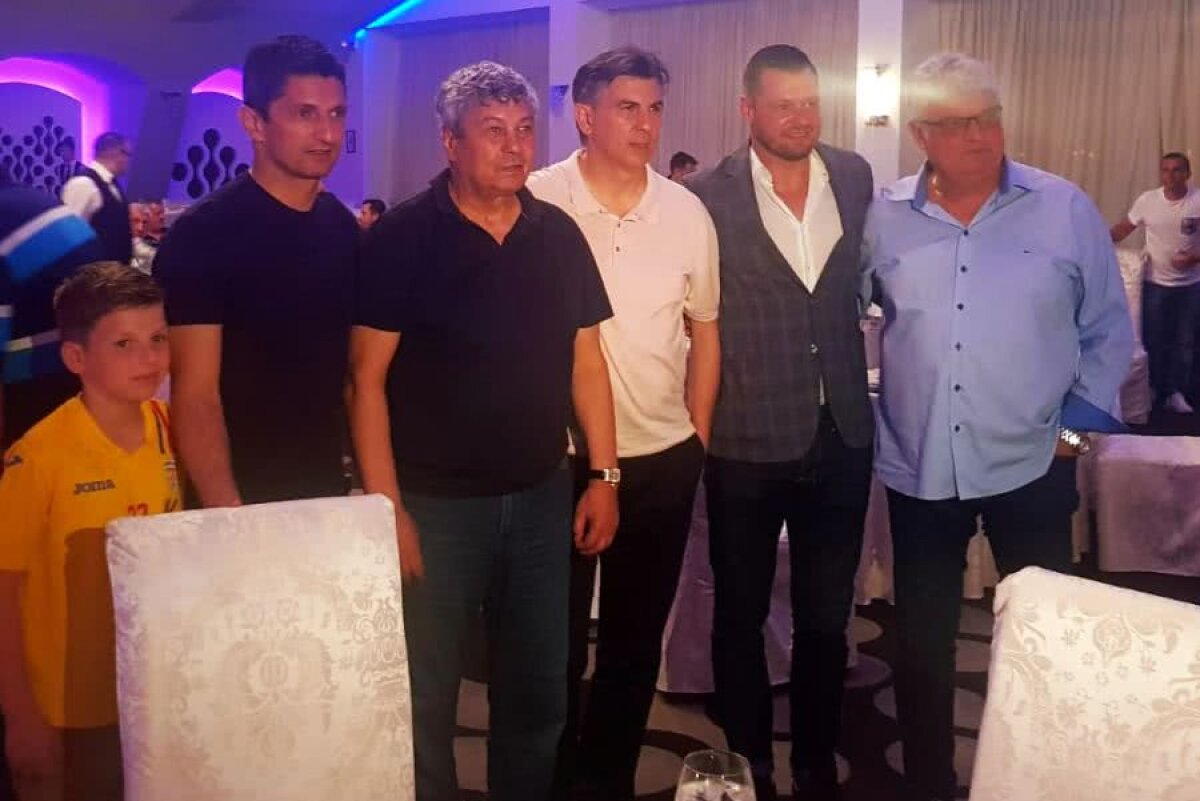 NORVEGIA - ROMÂNIA 2-2 // FOTO EXCLUSIV În frunte cu Răzvan și Mircea Lucescu, legendele lui Dinamo și Rapid au urmărit remiza naționalei dintr-un local de fițe: „Mai mult curaj, băieți!”