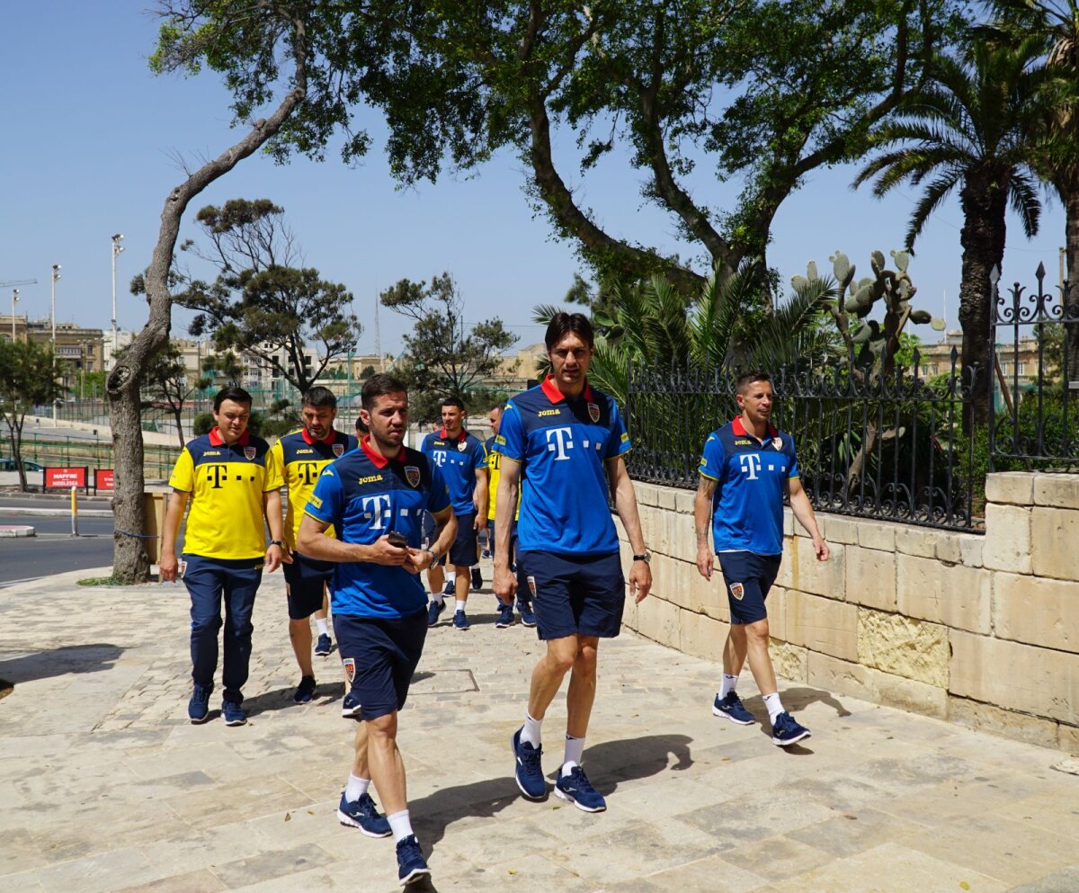 MALTA - ROMÂNIA // VIDEO+FOTO Jucătorii României s-au plimbat prin Valletta: mașini de epocă, soare și o surpriză pentru „tricolori”