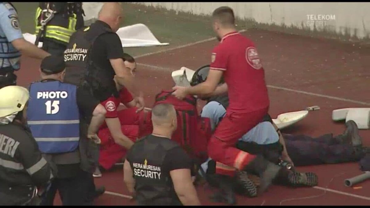 U CLUJ - HERMANNSTADT 0-2 / VIDEO+FOTO Imagini șocante! Incidente grave în finalul meciului de pe Cluj Arena, soldate cu un rănit