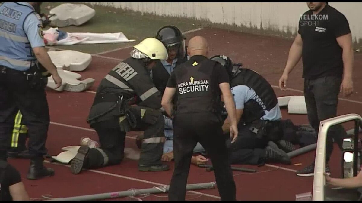 U CLUJ - HERMANNSTADT 0-2 / VIDEO+FOTO Imagini șocante! Incidente grave în finalul meciului de pe Cluj Arena, soldate cu un rănit