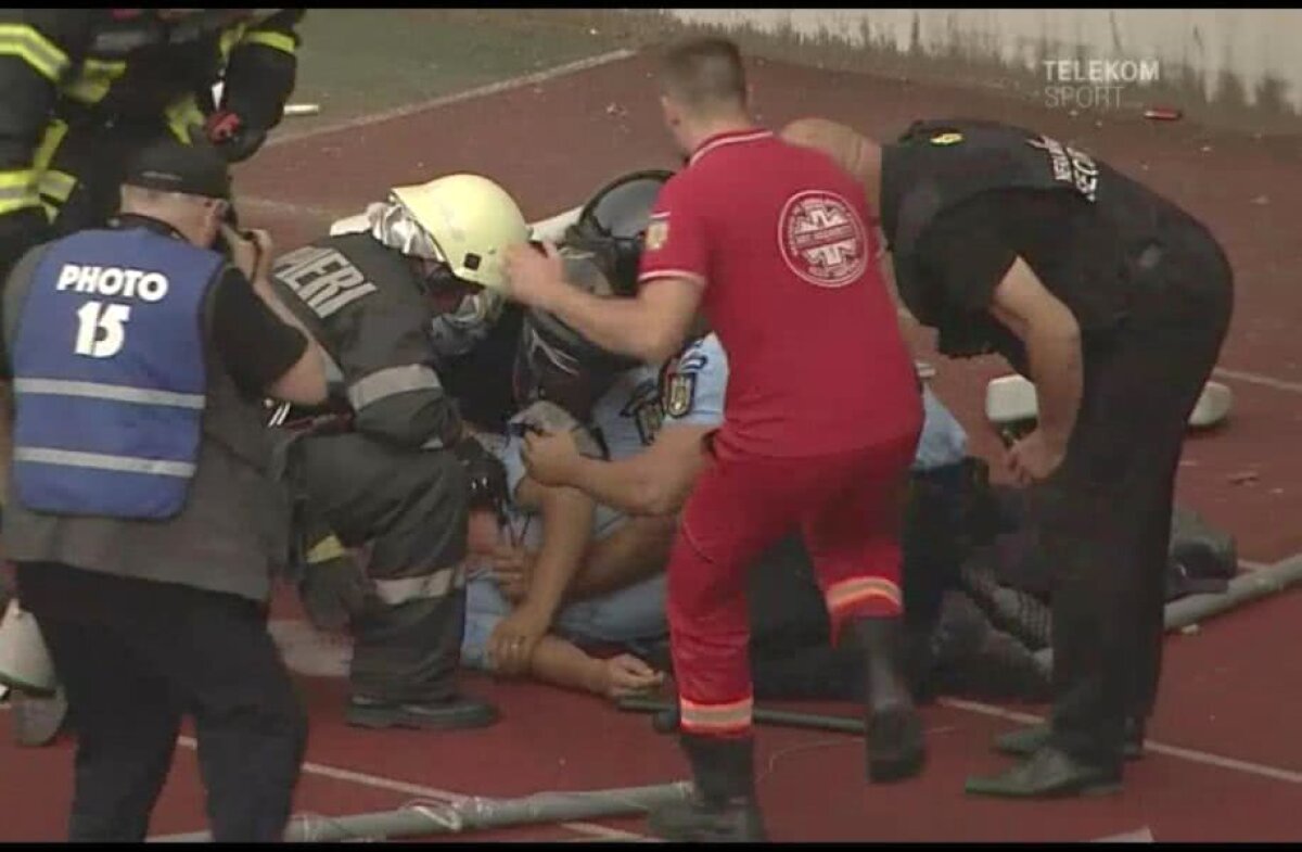 U CLUJ - HERMANNSTADT 0-2 / VIDEO+FOTO Imagini șocante! Incidente grave în finalul meciului de pe Cluj Arena, soldate cu un rănit