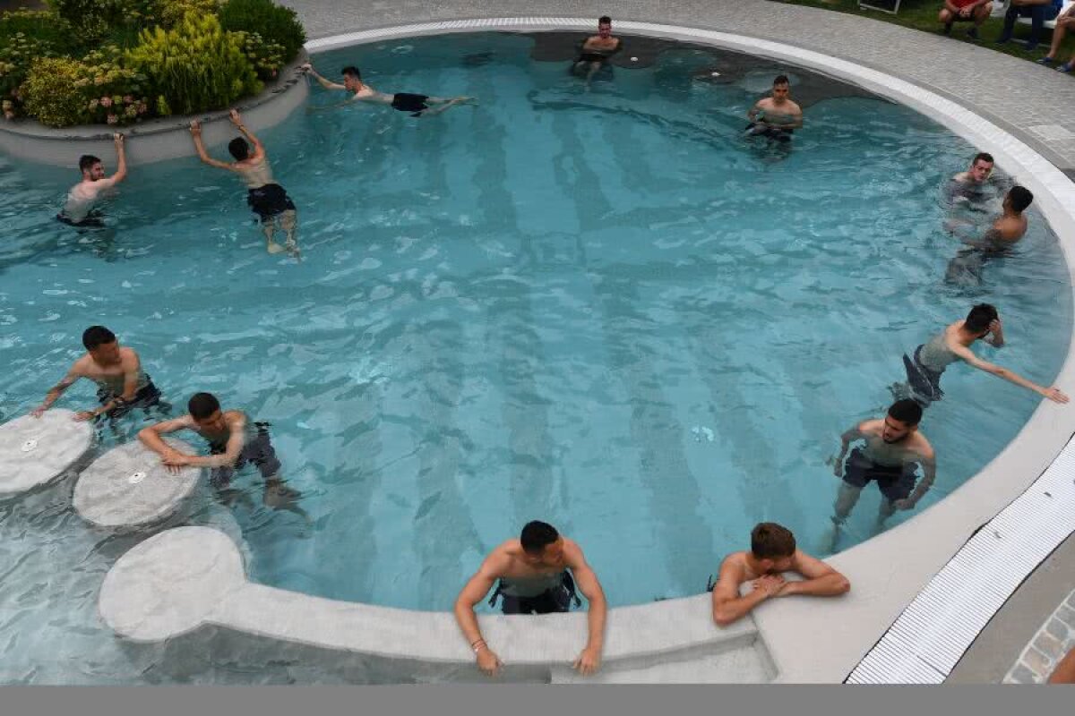 ROMÂNIA U21 // VIDEO+FOTO  „Tricolorii” au făcut ture în piscină » Rădoi: „Gata, v-a luat semnalul?” :D