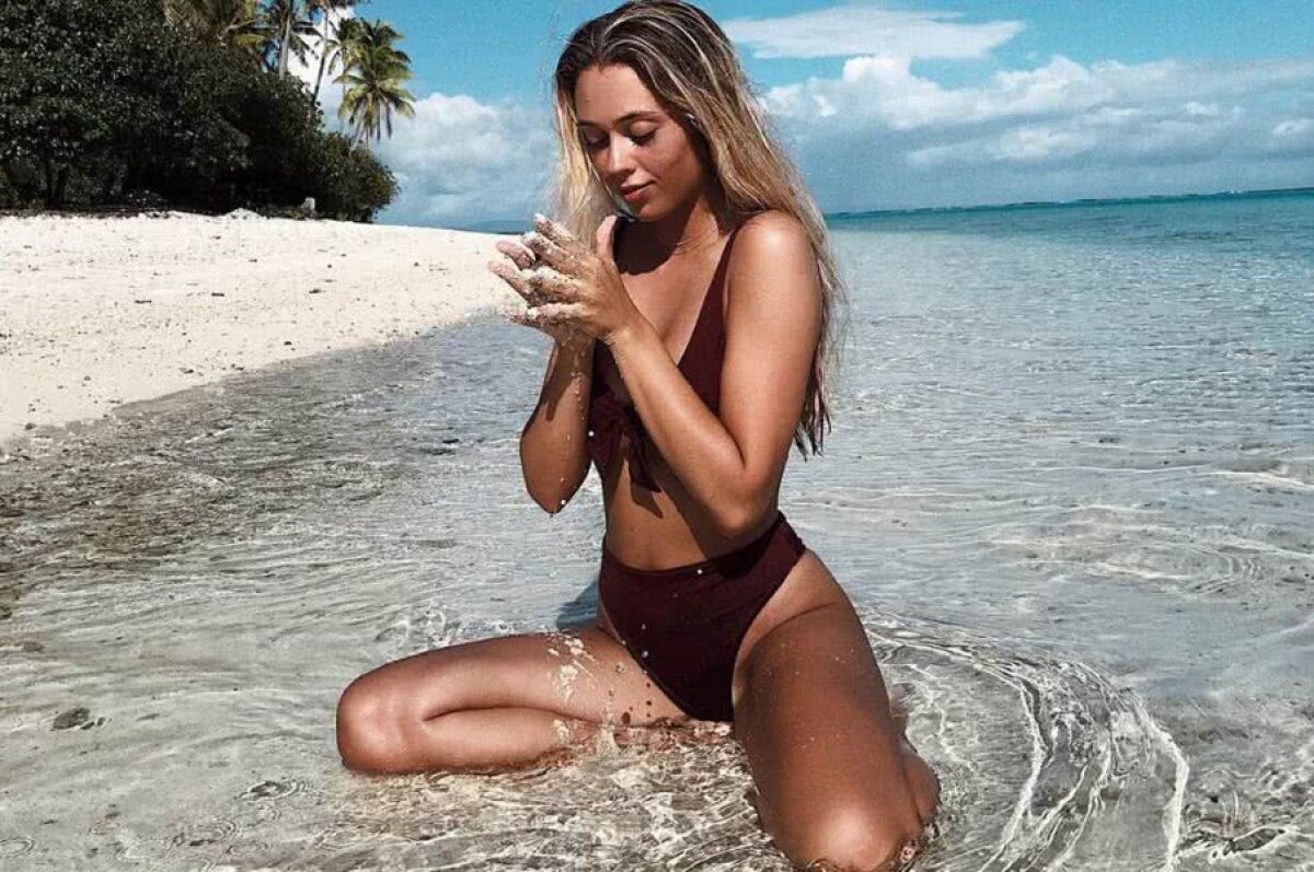 FOTO Declarație de dragoste » Un fotbalist și-a dus iubita într-o vacanță exotică și a luat-o prin surprindere