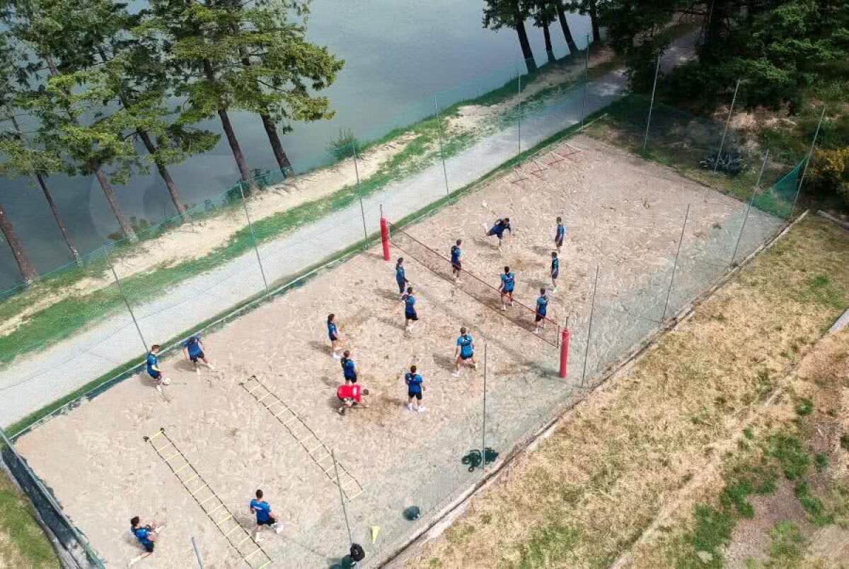 VIDEO SPECTACULOS Antrenament U21 filmat cu drona de echipa GSP aflată în Italia » Rădoi a schimbat foaia: „Am nisip în gură!”