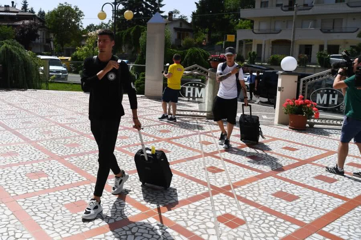 ROMÂNIA U21 // VIDEO + FOTO Mirel Rădoi primește întăriri în Italia! Ianis Hagi, Ionuț Radu, Denis Man, Tudor Băluță, George Pușcaș și Ionuț Nedelcearu au ajuns astăzi în cantonament