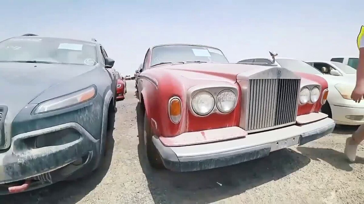 VIDEO&FOTO Imagini de necrezut: mii de mașini scumpe abandonate în cimitirul auto din Dubai