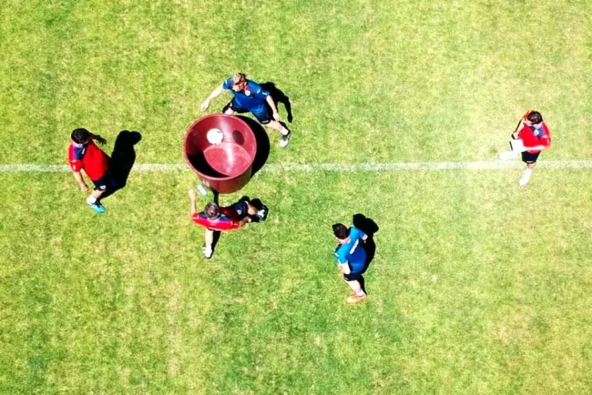 ROMÂNIA U21 // VIDEO Sesiune de antrenament total inedită a jucătorilor lui Rădoi: » GSP a filmat ședința tehnică inovativă cu drona