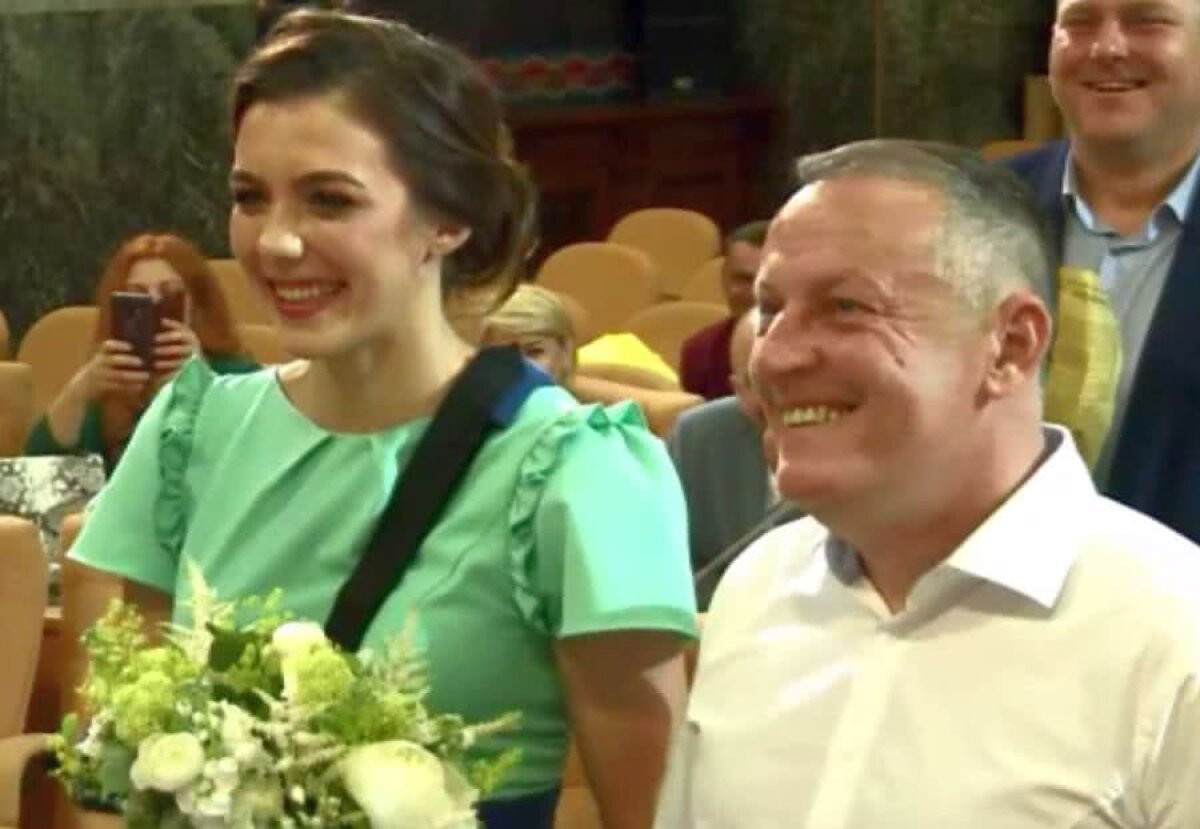 FOTO Antrenorul de la SCM Craiova se căsătorește cu una din jucătoarele sale în Grecia!