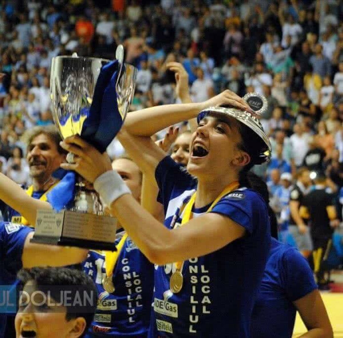 FOTO Antrenorul de la SCM Craiova se căsătorește cu una din jucătoarele sale în Grecia!