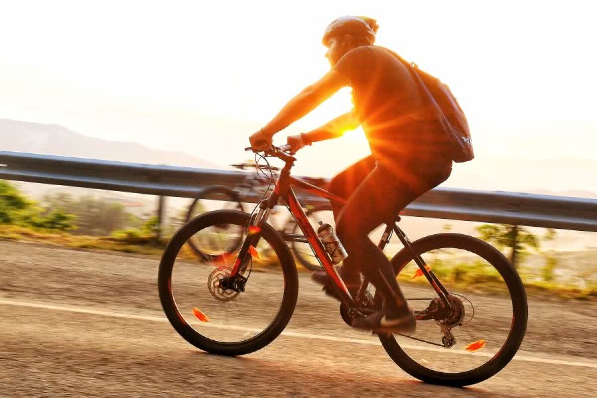 Experiment inedit făcut de echipa GSP prezentă în Italia cu România U21 » Reporterii au încercat o cățărare din Giro, dar au fost depășiți de septuagenari 