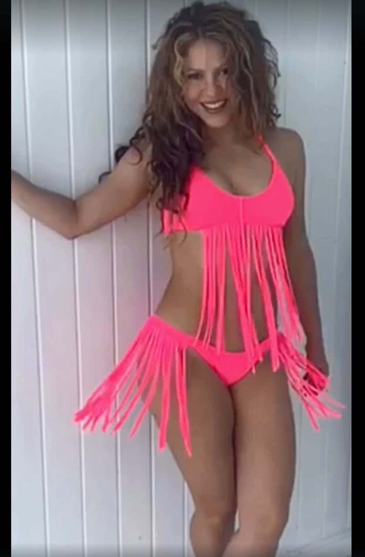 FOTO Shakira într-o pereche spectaculoasă de bikini brazilieni » Soția lui Pique a incendiat Instagramul cu formele ei!