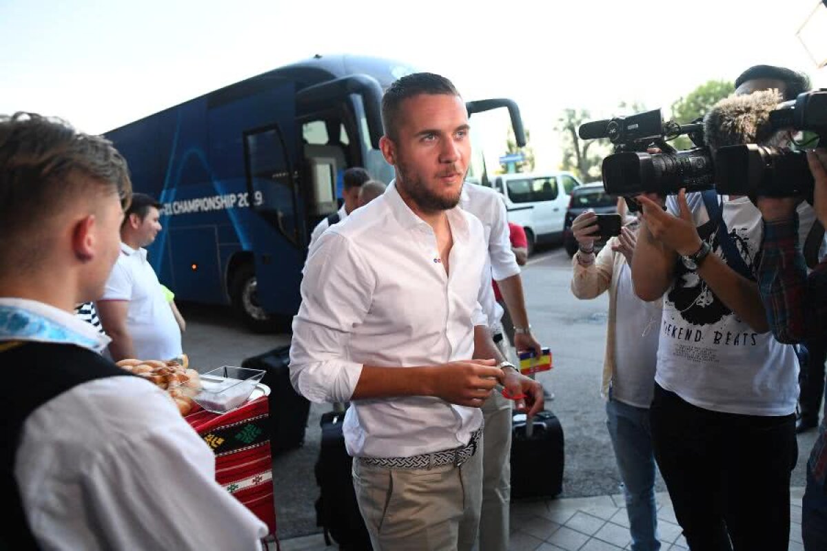 EURO U21 // FOTO+VIDEO Primire călduroasă pentru „tricolorii” lui Mirel Rădoi în orașul-bază pentru Euro