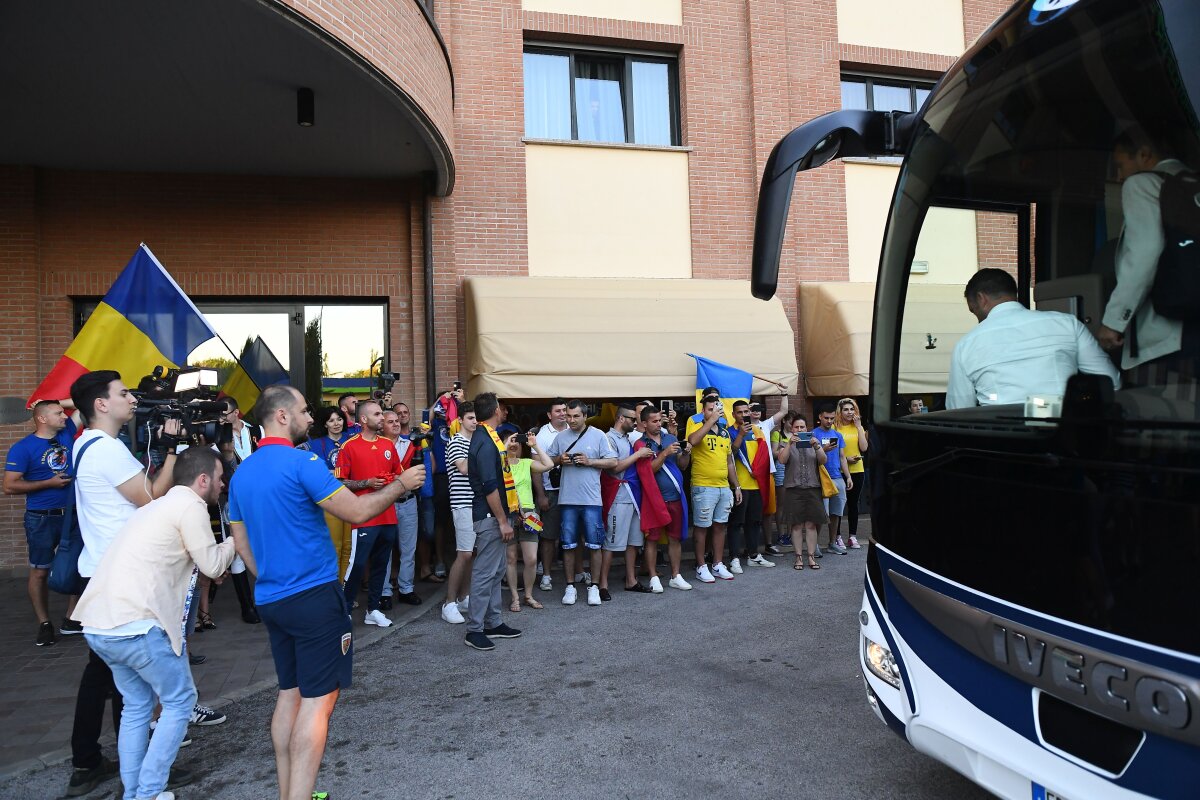 EURO U21 // FOTO+VIDEO Primire călduroasă pentru „tricolorii” lui Mirel Rădoi în orașul-bază pentru Euro