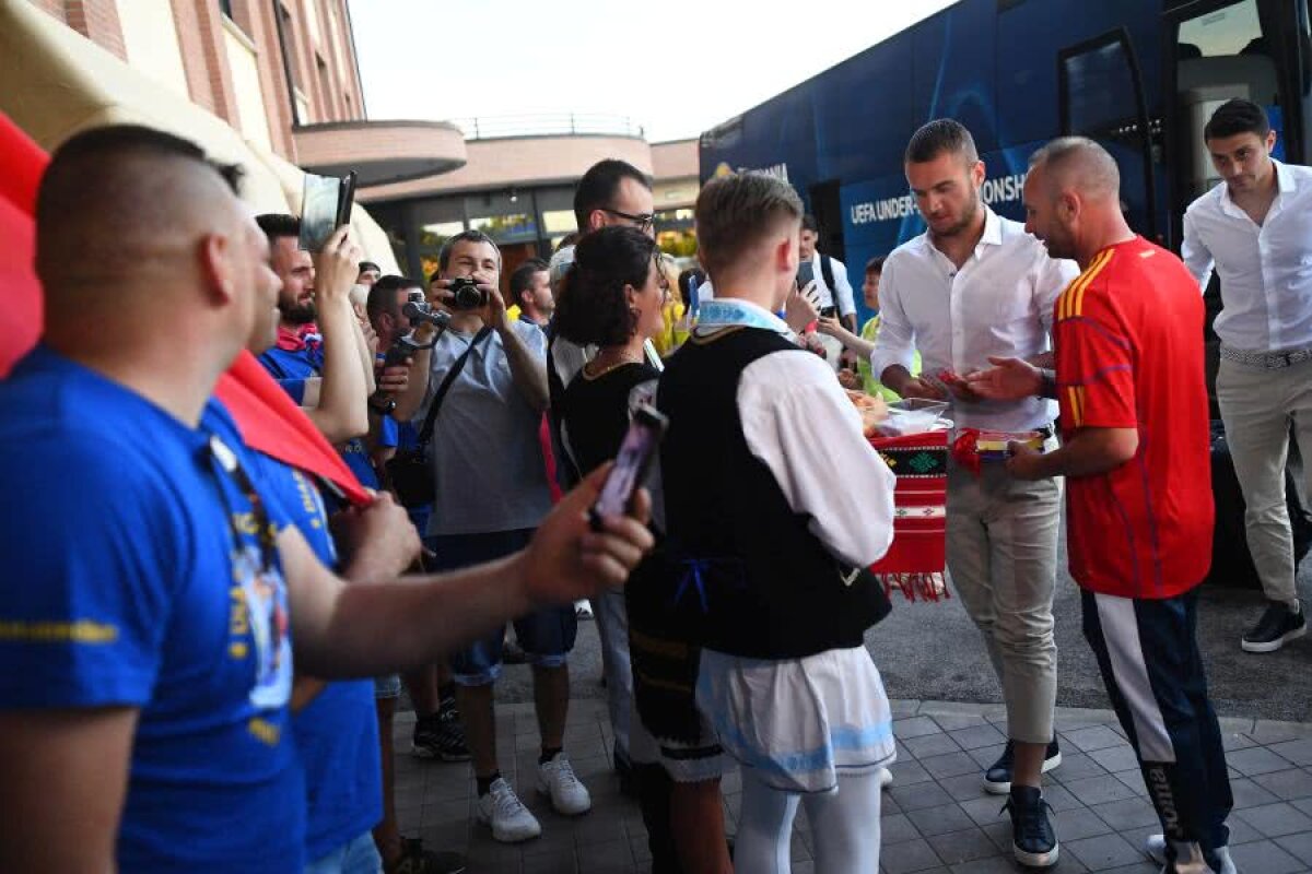 EURO U21 // FOTO+VIDEO Primire călduroasă pentru „tricolorii” lui Mirel Rădoi în orașul-bază pentru Euro