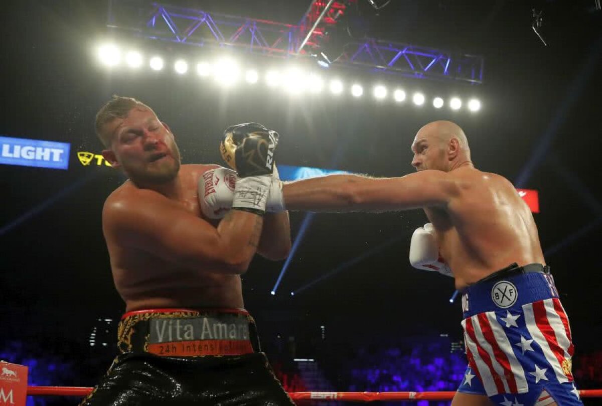 Tyson Fury - Tom Schwarz // VIDEO+FOTO Tyson Fury l-a bătut pe Tom Schwarz la Las Vegas » Faza la care a ridicat sala în picioare: „Nu-l poate atinge!”