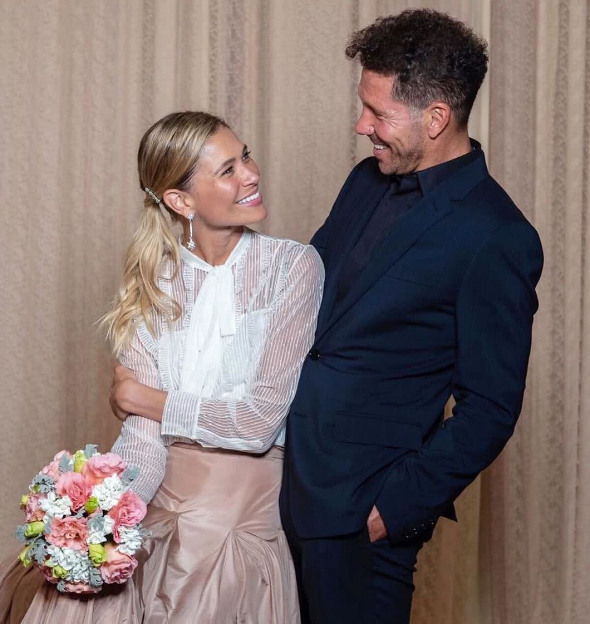 FOTO Diego Simeone s-a căsătorit a doua oară, în secret, cu fosta iubită a dansatorului Joaquin Cortes » E cu 16 ani mai tânără ca el și arată fabulos!