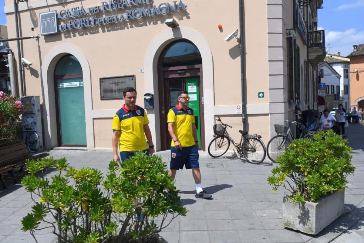 ROMÂNIA 21 // VIDEO + FOTO Cu „Guriță” la plimbare prin Forlimpopoli » Jucătorii naționalei de tineret s-au relaxat alături de selecționerul primei reprezentative