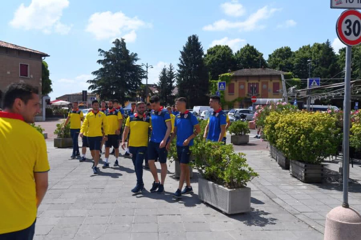 ROMÂNIA 21 // VIDEO + FOTO Cu „Guriță” la plimbare prin Forlimpopoli » Jucătorii naționalei de tineret s-au relaxat alături de selecționerul primei reprezentative