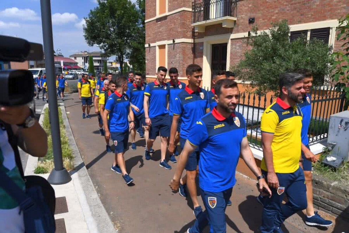 ROMÂNIA 21 // VIDEO + FOTO Cu „Guriță” la plimbare prin Forlimpopoli » Jucătorii naționalei de tineret s-au relaxat alături de selecționerul primei reprezentative