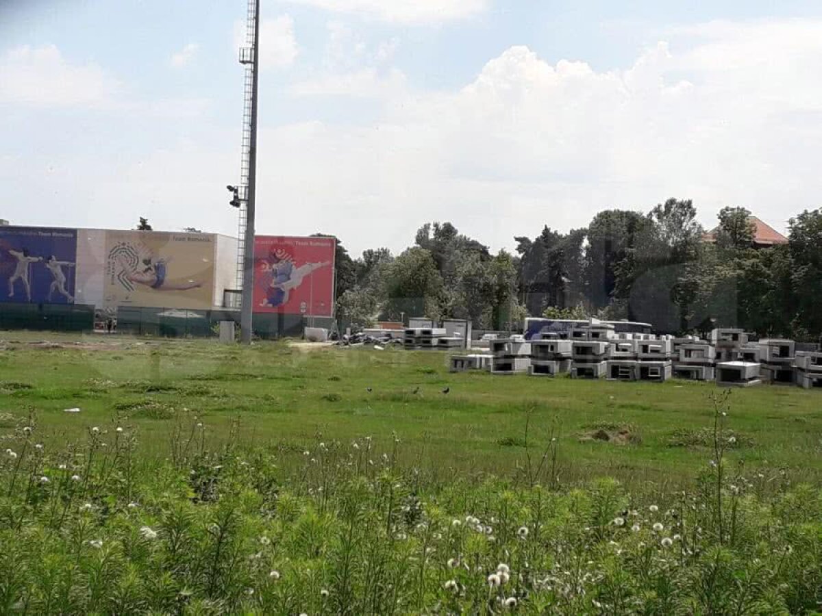 VIDEO + FOTO Se lucrează din greu la Arcul de Triumf » Tribunele au fost demolate + marea problemă a proiectului