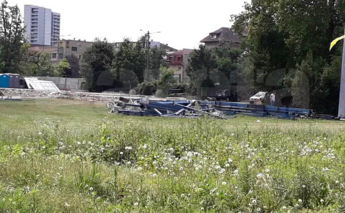 VIDEO + FOTO Se lucrează din greu la Arcul de Triumf » Tribunele au fost demolate + marea problemă a proiectului