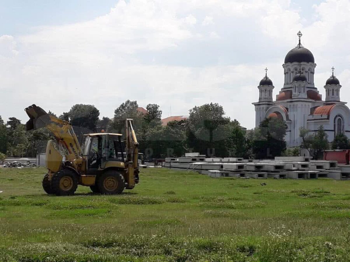 VIDEO + FOTO Se lucrează din greu la Arcul de Triumf » Tribunele au fost demolate + marea problemă a proiectului