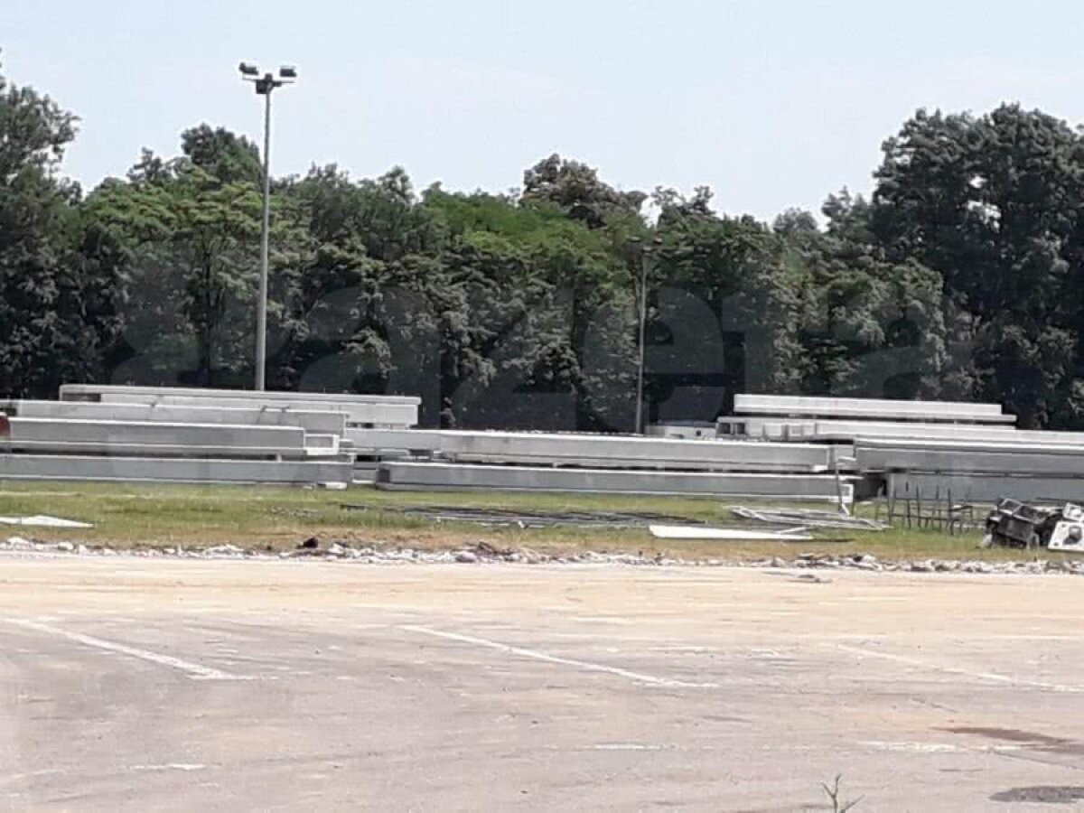 VIDEO + FOTO Se lucrează din greu la Arcul de Triumf » Tribunele au fost demolate + marea problemă a proiectului