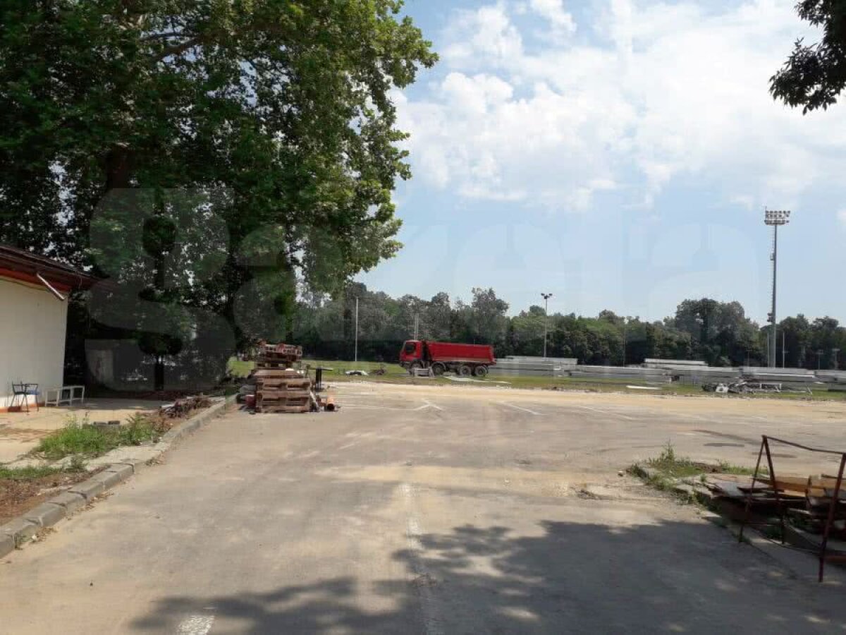 VIDEO + FOTO Se lucrează din greu la Arcul de Triumf » Tribunele au fost demolate + marea problemă a proiectului